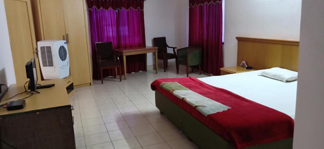 The Regency Hotel Dibrugarh Buitenkant foto